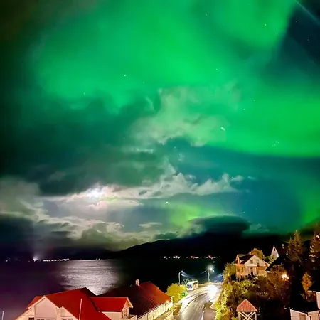 The Perfect Stop - Northern Halo * Lodingen